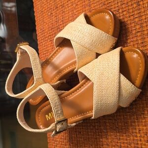 GIRL MIA BRAND WOMEN'S CREAM AND TAN WOVEN HEELS SIZE 6